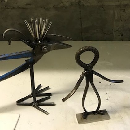 Vogei,Käfer und Mändli aus Werkzeug und Eisen